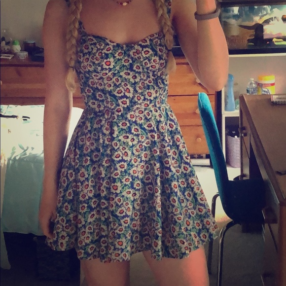 Summer dress 🌻 - Picture 1 of 7